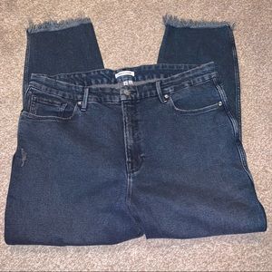 GOOD AMERICAN FREYED HEM STRAIGHT LEG JEAN  (O)